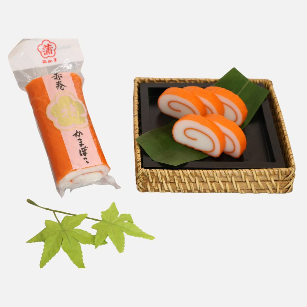 特製赤巻かまぼこのパッケージと皿盛りの画像です。