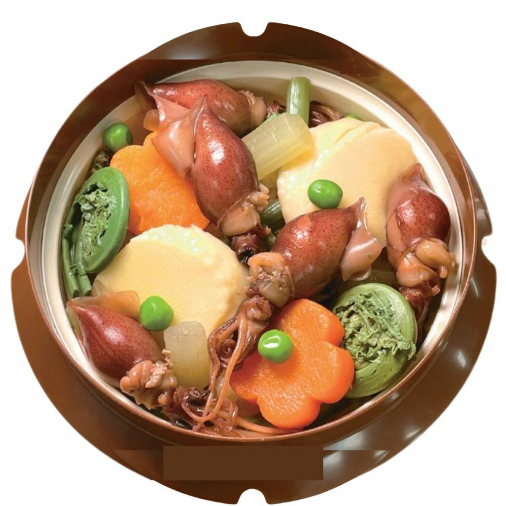 螢いかの釜飯の商品画像。具材であるほたるいか・こごみ・人参などが彩り豊かに敷き詰められています。