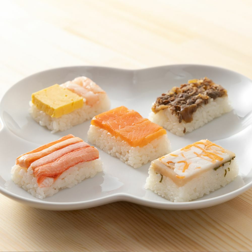 Rejyu（レジュウ）の５種類の味が大皿に盛りつけられているイメージ写真です。