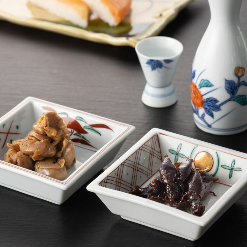 うま煮数種類がお皿に盛りつけられた食卓のイメージ画像です。